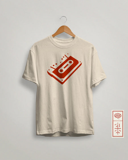 Camiseta “Cassette” – Nostalgia Analógica en Cada Detalle - Quiosco Morrison