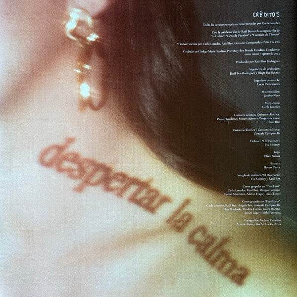 Carla Lourdes : El día que descubrí el lunar de tu oreja (LP, Album, Gat)