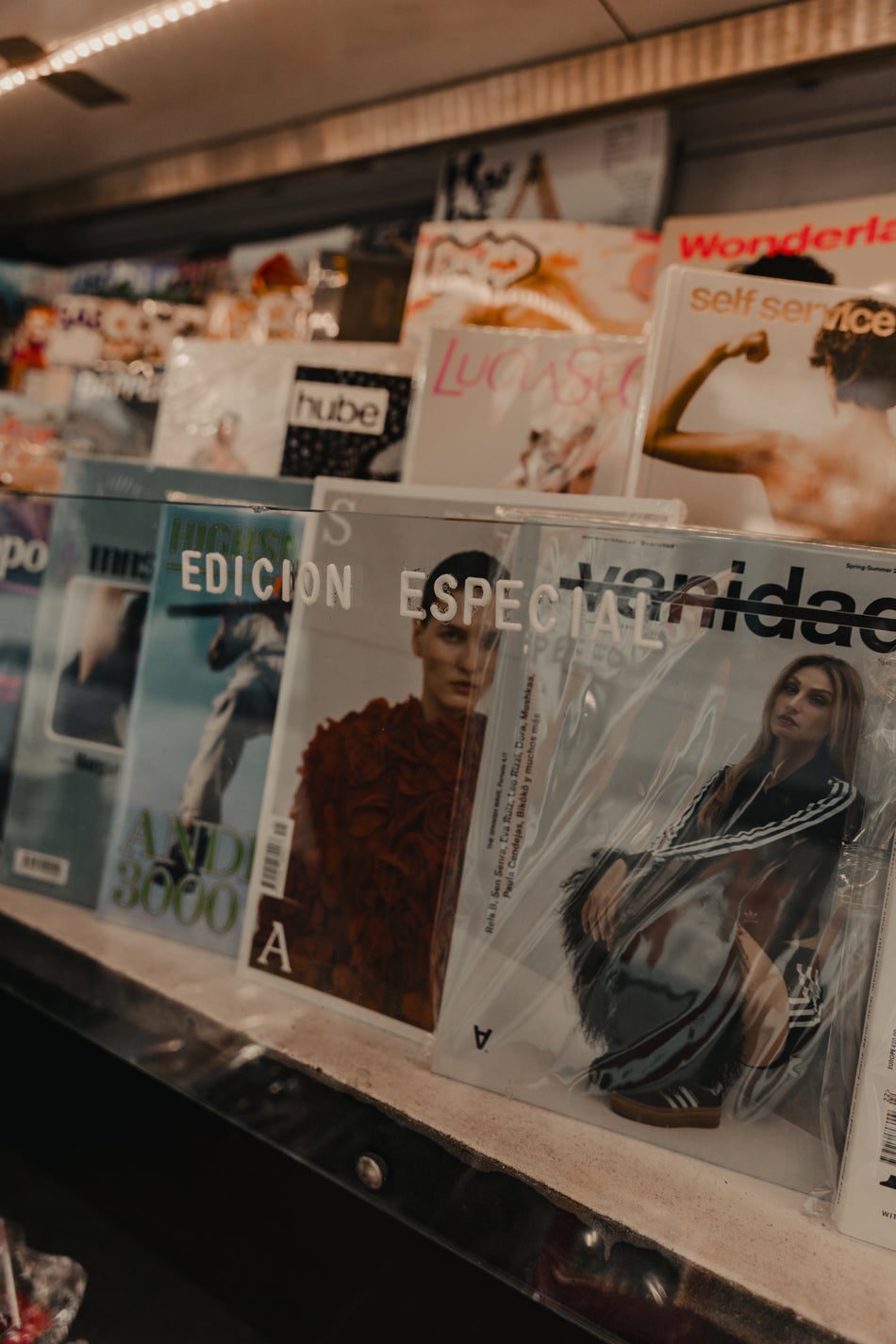 Expositor de revistas en Quiosco Morrison